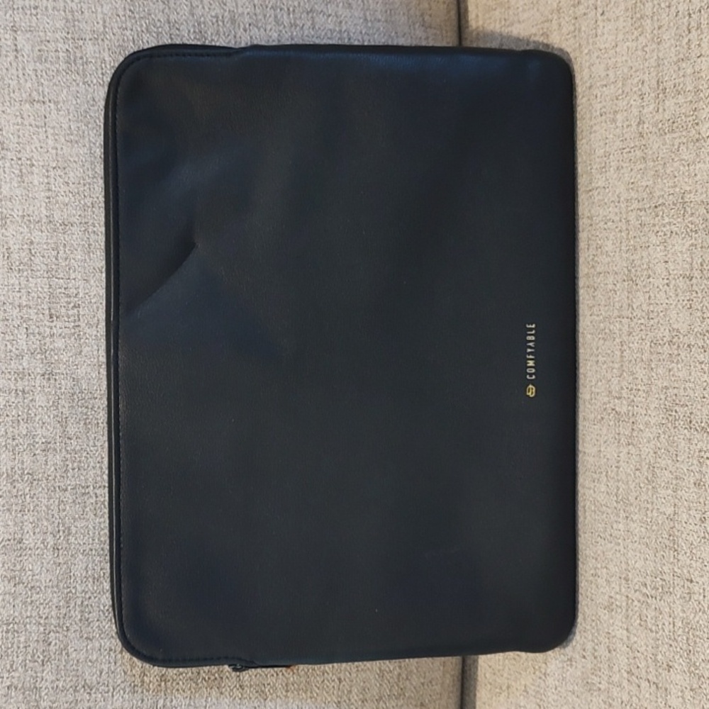 Comfyable Slim Padded Protective Laptop Sleeve•13"x10"•Black•Used